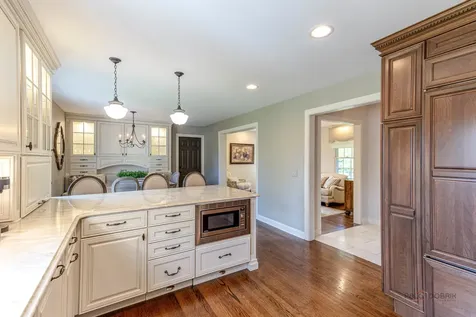 22205 West Pineview Drive Antioch IL 60002