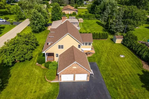 22205 West Pineview Drive Antioch IL 60002