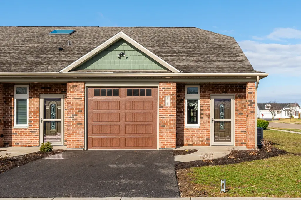 101 Cobblestone Court Genoa IL 60135