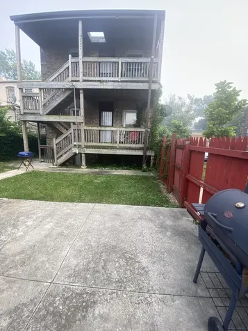 2704 East 77th Street Chicago IL 60649