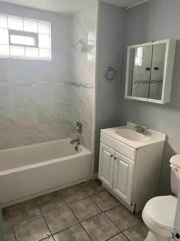 2704 East 77th Street Chicago IL 60649
