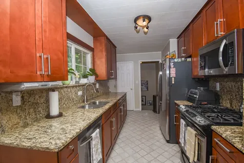 2605 West Vermont Avenue Waukegan IL 60087