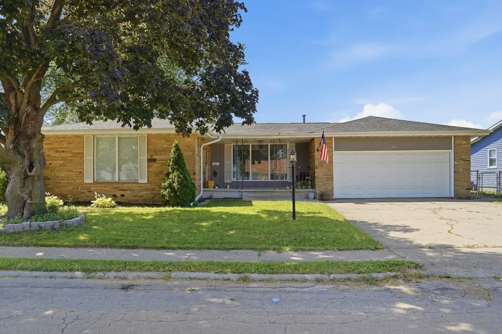 707 East 19th Street Sterling IL 61081