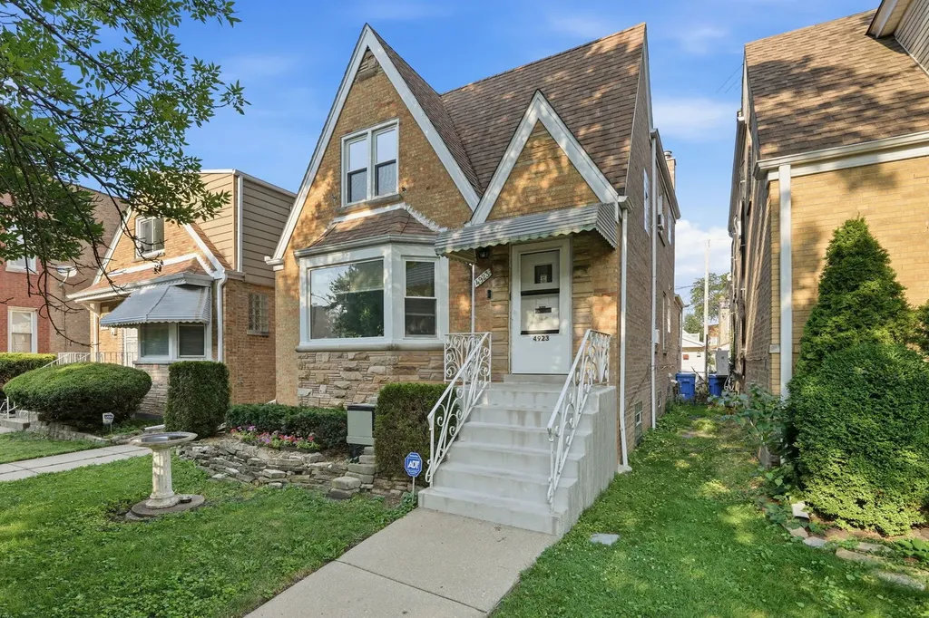 4923 North Mason Avenue Chicago IL 60630