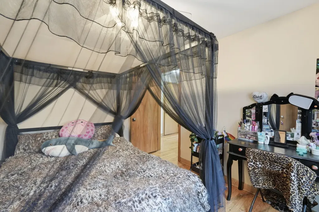 4923 North Mason Avenue Chicago IL 60630
