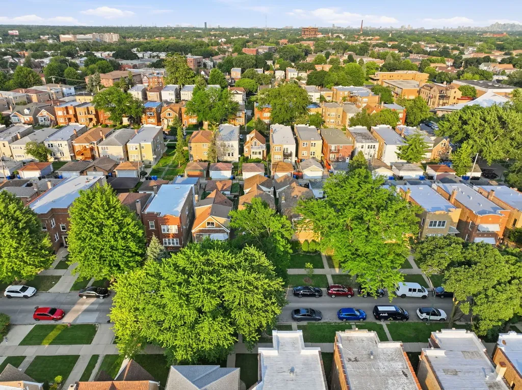 4923 North Mason Avenue Chicago IL 60630