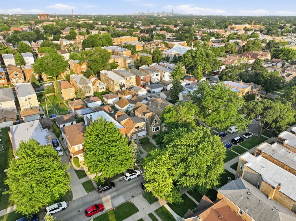 4923 North Mason Avenue Chicago IL 60630