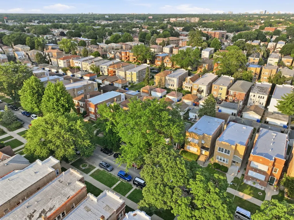4923 North Mason Avenue Chicago IL 60630