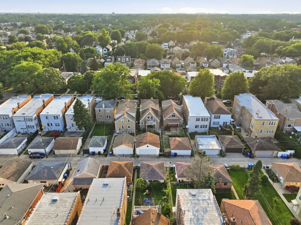 4923 North Mason Avenue Chicago IL 60630