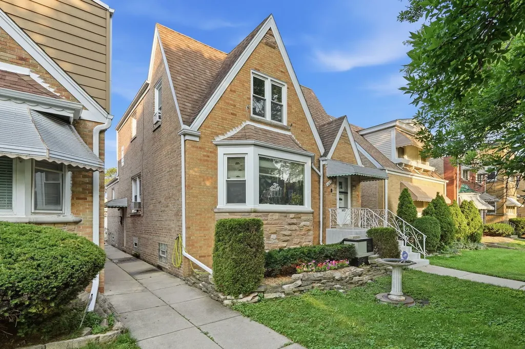 4923 North Mason Avenue Chicago IL 60630