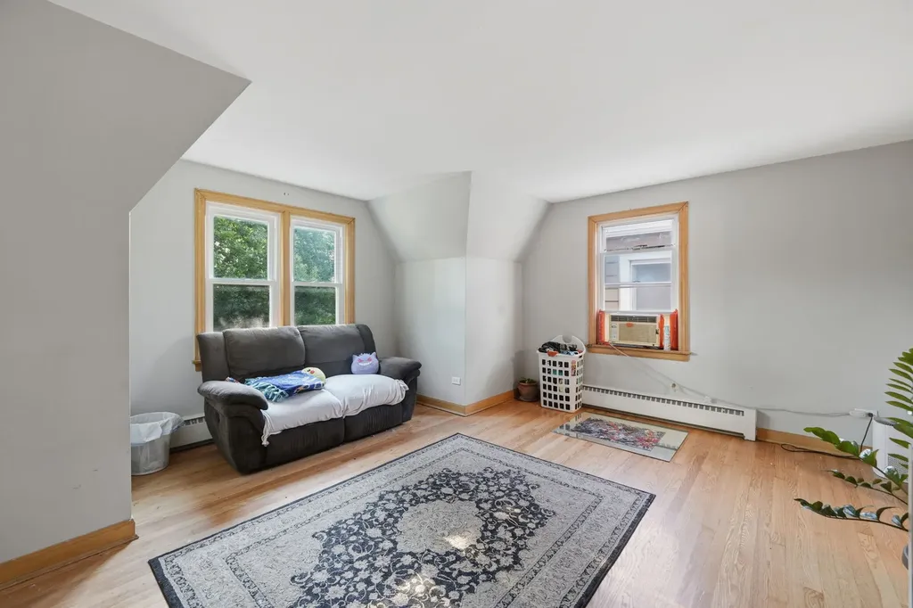 4923 North Mason Avenue Chicago IL 60630
