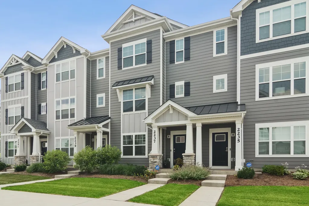 2237 Glacier Street Mundelein IL 60060