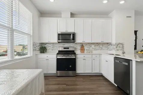 2237 Glacier Street Mundelein IL 60060