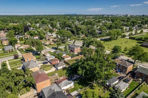 1798 Howard Avenue Des Plaines IL 60018