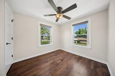 1798 Howard Avenue Des Plaines IL 60018
