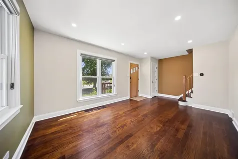 1798 Howard Avenue Des Plaines IL 60018