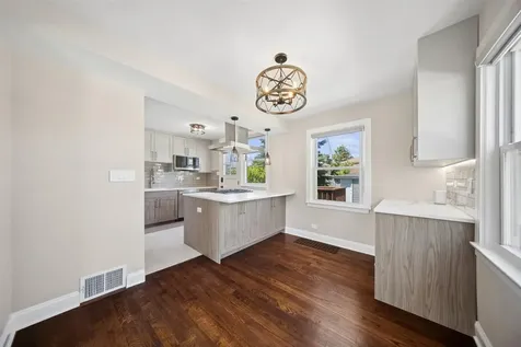 1798 Howard Avenue Des Plaines IL 60018