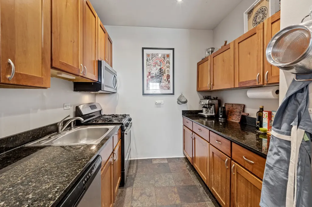 6101 North Sheridan Road Chicago IL 60660