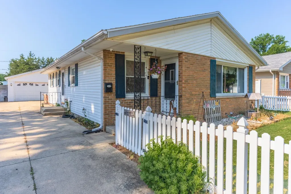 908 East Chestnut Street Pontiac IL 61764