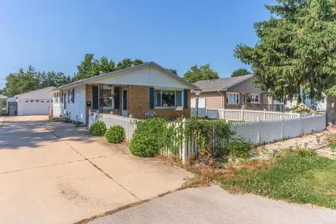 908 East Chestnut Street Pontiac IL 61764