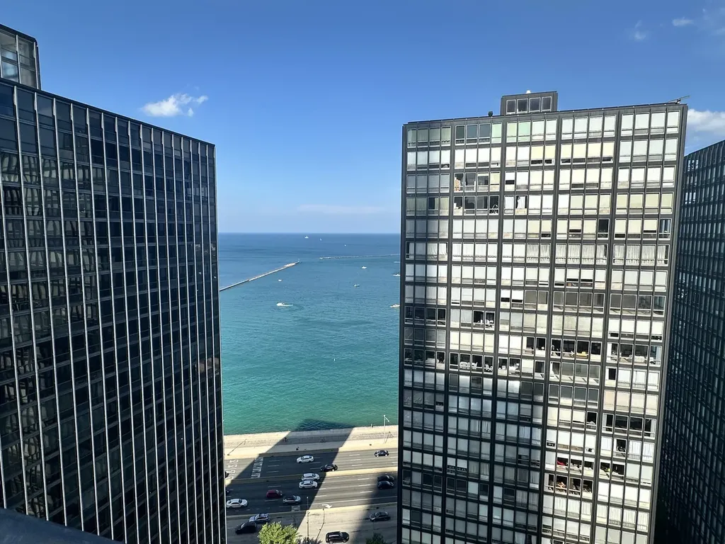 253 East Delaware Place Chicago IL 60611