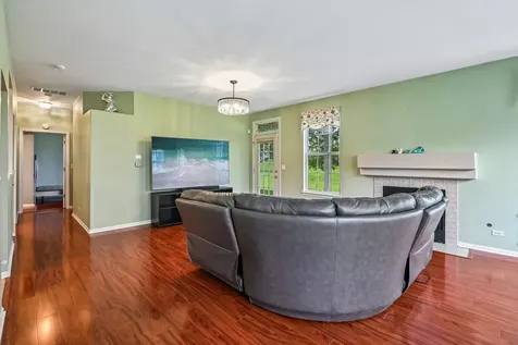 519 King Avenue East Dundee IL 60118