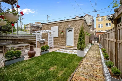 2440 West Iowa Street Chicago IL 60622