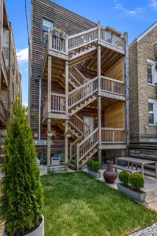 2440 West Iowa Street Chicago IL 60622