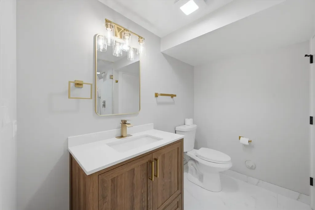 5750 South Oak Park Avenue Chicago IL 60638