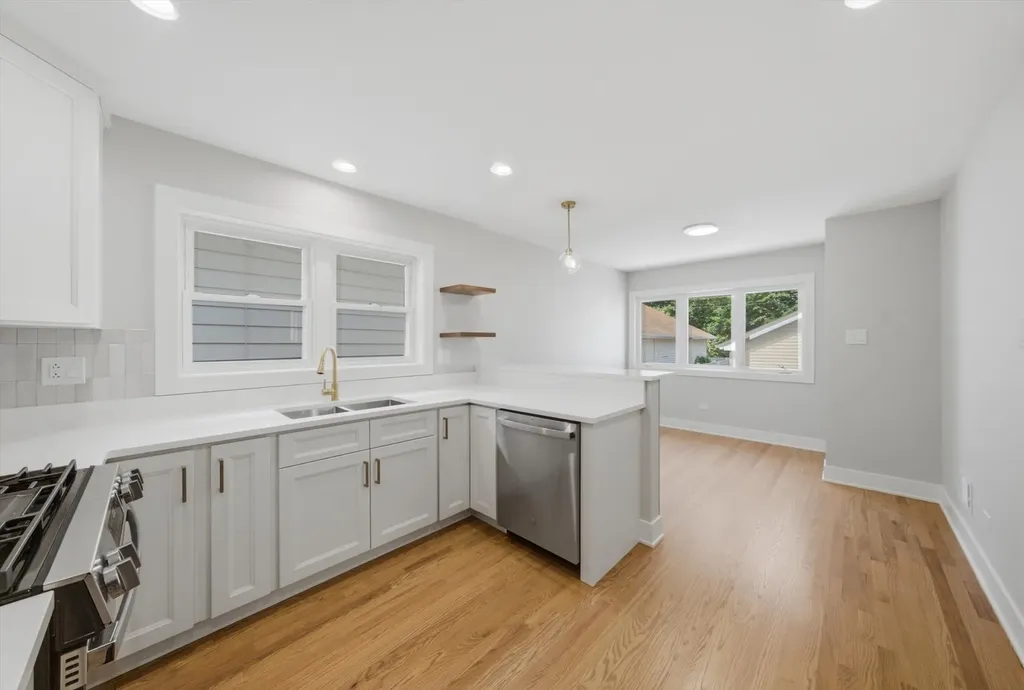 5750 South Oak Park Avenue Chicago IL 60638
