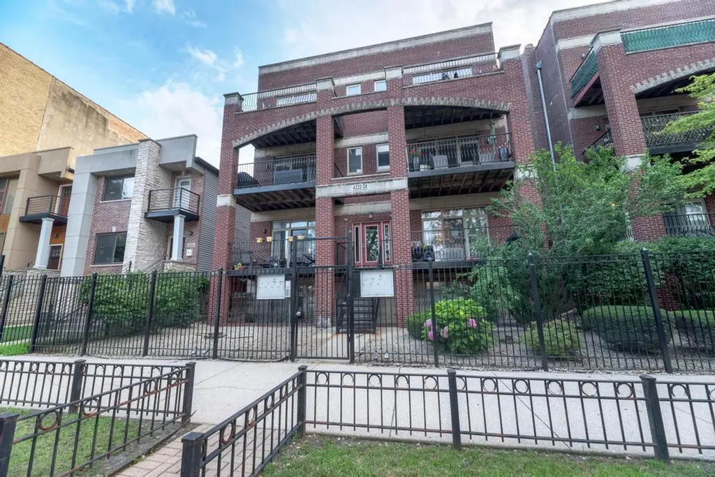 4224 South King Drive Chicago IL 60653