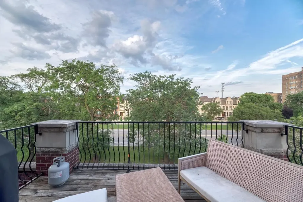 4224 South King Drive Chicago IL 60653