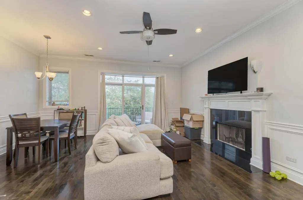 4224 South King Drive Chicago IL 60653
