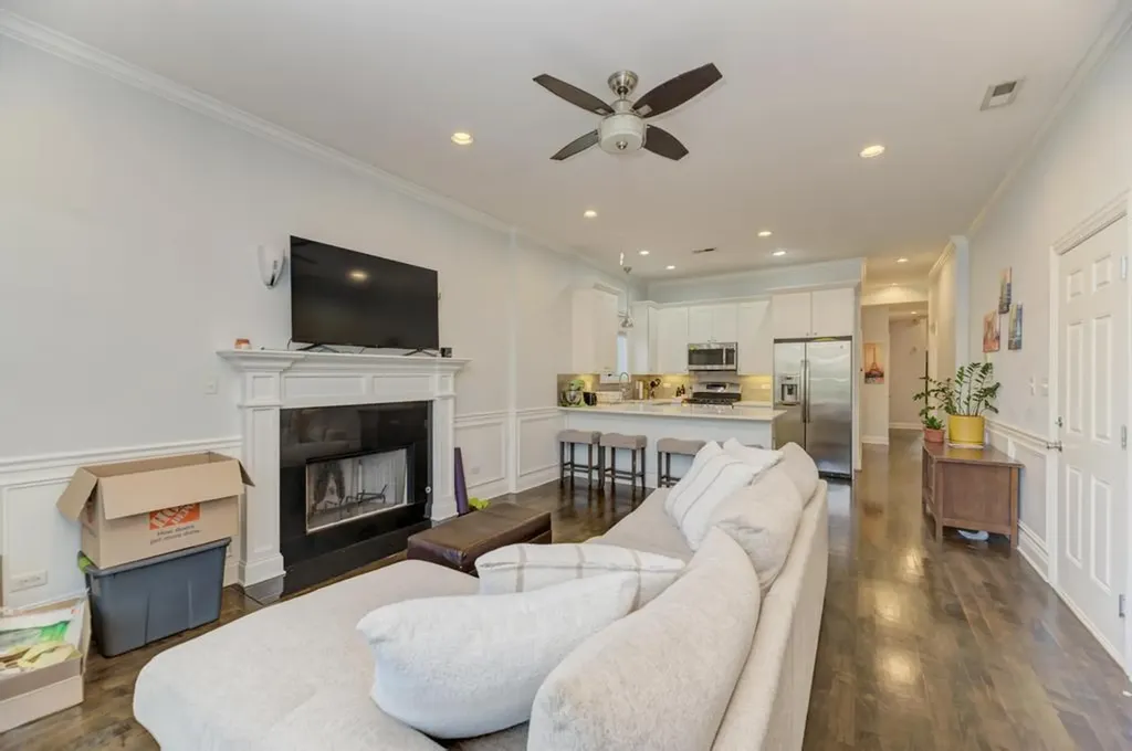 4224 South King Drive Chicago IL 60653