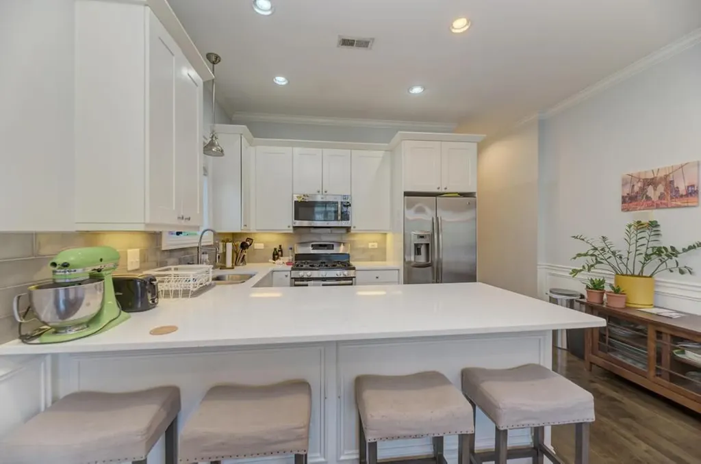 4224 South King Drive Chicago IL 60653