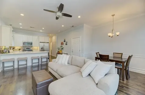 4224 South King Drive Chicago IL 60653