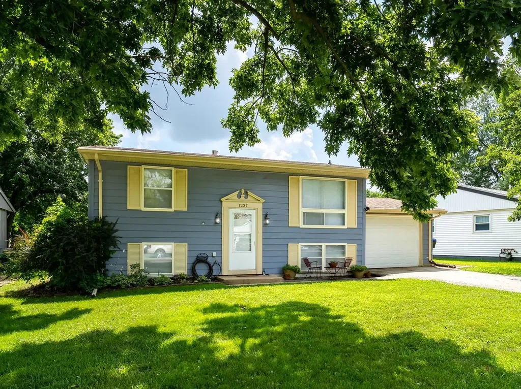 1237 Mount Vernon Drive Bloomington IL 61704