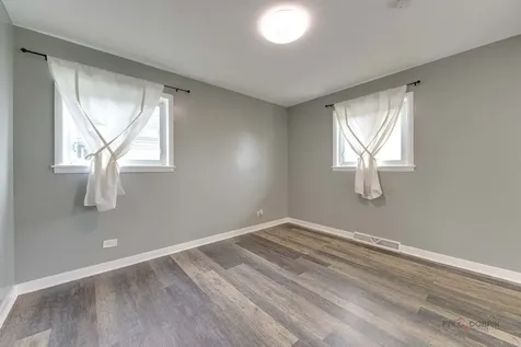 5 Wildwood Road Elk Grove Village IL 60007