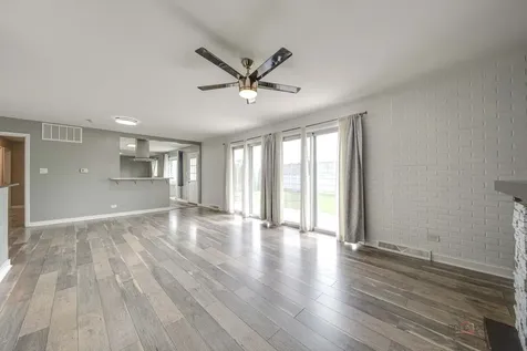 5 Wildwood Road Elk Grove Village IL 60007