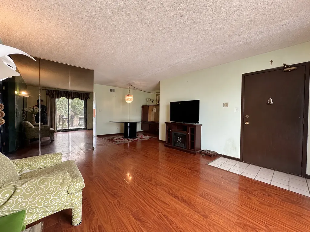 5408 Chateau Drive Rolling Meadows IL 60008
