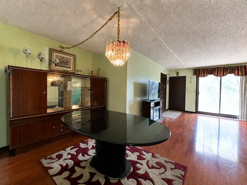 5408 Chateau Drive Rolling Meadows IL 60008