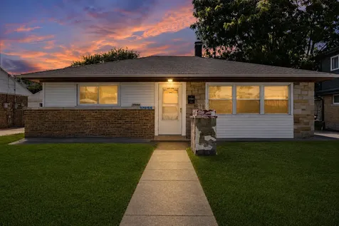 17044 Burnham Avenue Lansing IL 60438