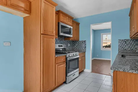 17044 Burnham Avenue Lansing IL 60438