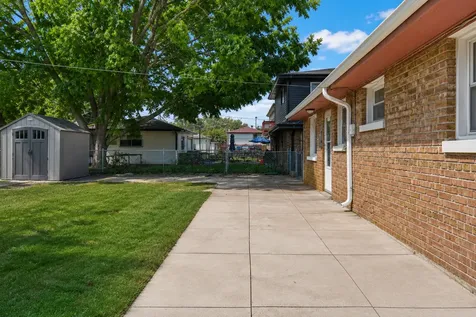 17044 Burnham Avenue Lansing IL 60438