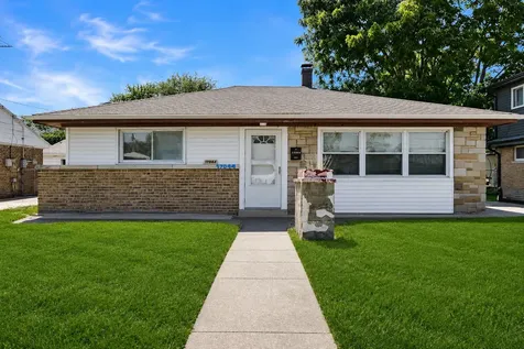 17044 Burnham Avenue Lansing IL 60438