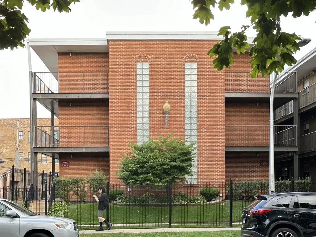 4547 North Dover Street Chicago IL 60640