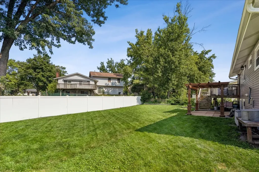 6916 Williams Drive Woodridge IL 60517