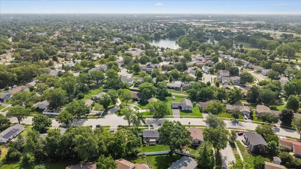 6916 Williams Drive Woodridge IL 60517