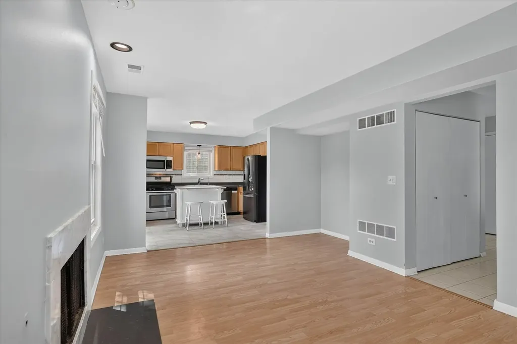 901 Ashford Lane Westmont IL 60559