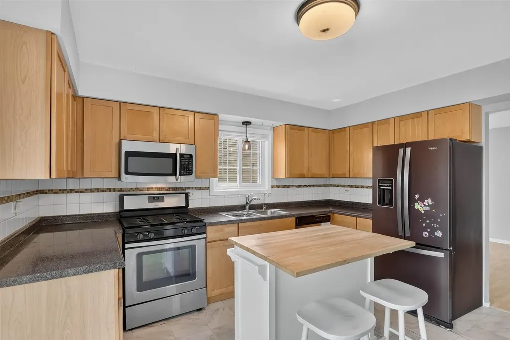 901 Ashford Lane Westmont IL 60559